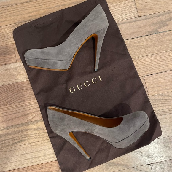 Gucci Suede Pumps w box. Very good condition other than wear on the outsole. - Picture 2 of 8
